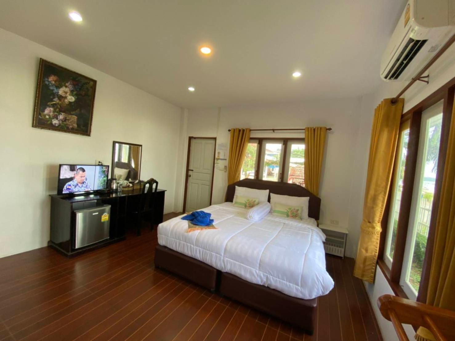 Baan Golden Resort & Residences Sam Roi Yot Esterno foto