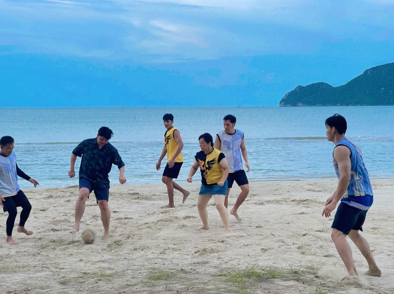 Baan Golden Resort & Residences Sam Roi Yot Esterno foto