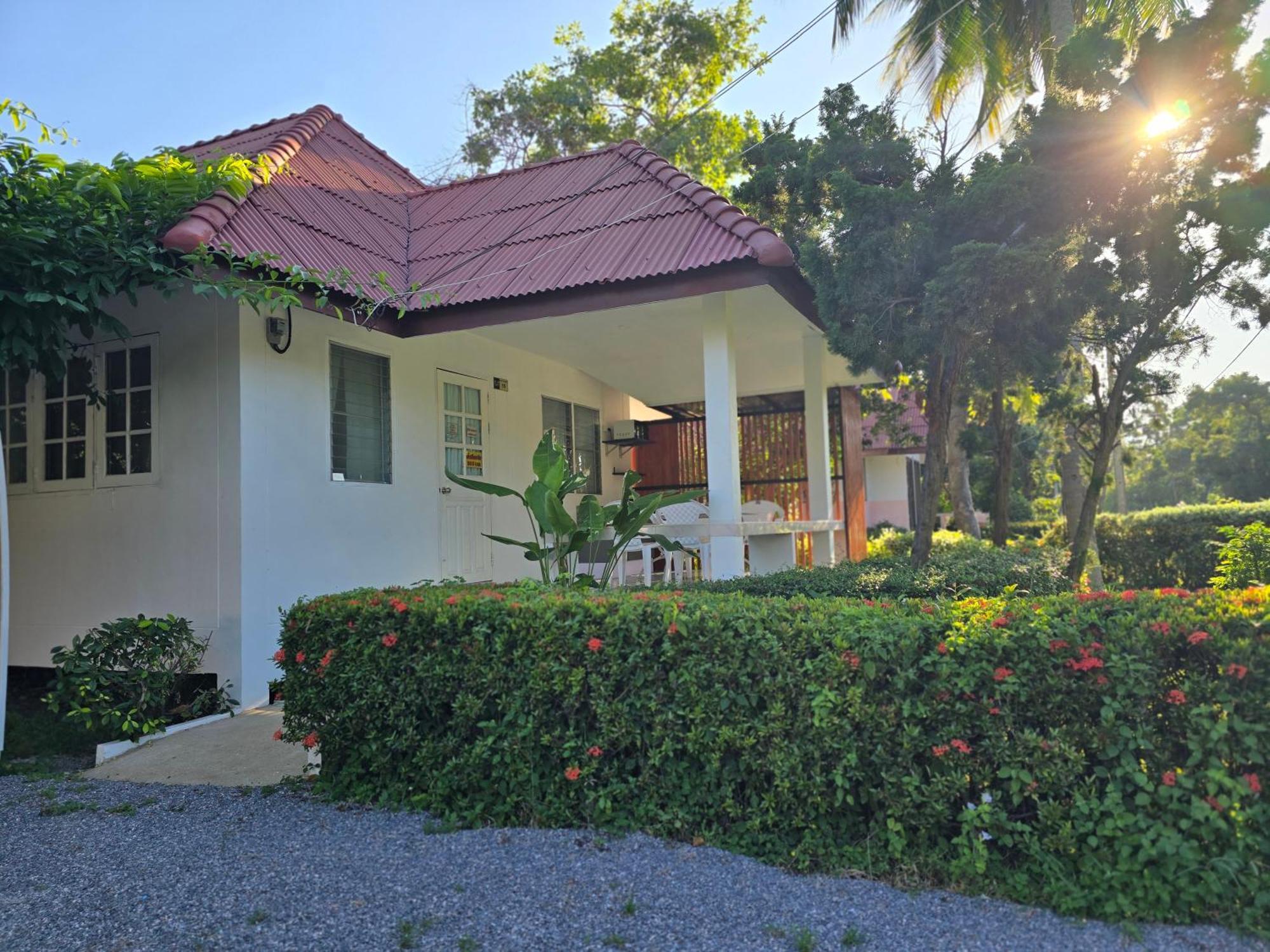 Baan Golden Resort & Residences Sam Roi Yot Esterno foto