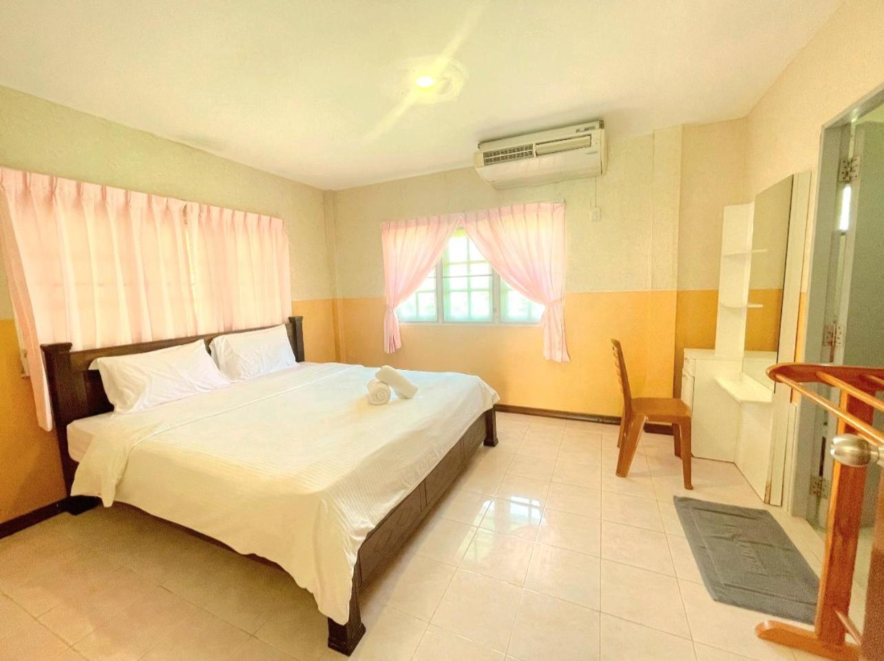 Baan Golden Resort & Residences Sam Roi Yot Esterno foto