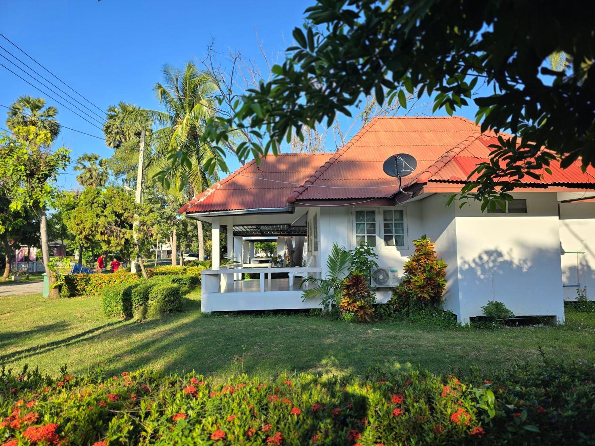 Baan Golden Resort & Residences Sam Roi Yot Esterno foto